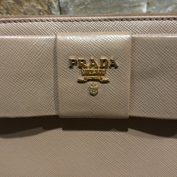 Authentic Prada cameo saffiano full zip bow wallet - Picture 3 of 12